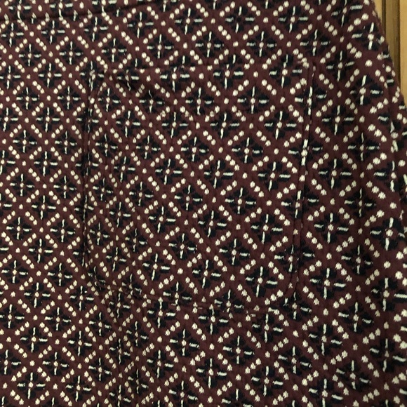 Super cute Loft mini skirt - Picture 2 of 4